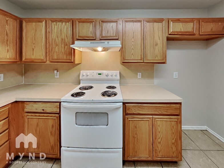 Building Photo - 526 N Brentwood Ave