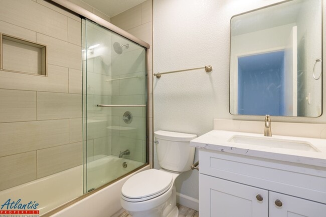Building Photo - Beautiful Townhouse | Remodeled | Private ...