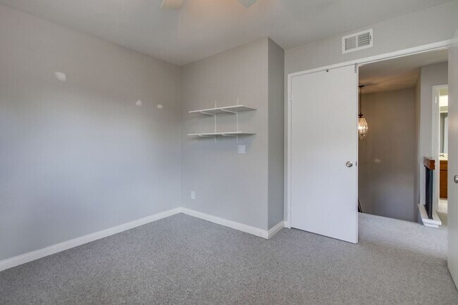 Building Photo - **Available Now*** Encinitas,  4 bedroom, 2.5 bathroom with 2 car garage***