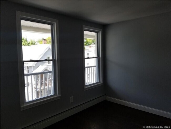 Building Photo - 117 Southview St