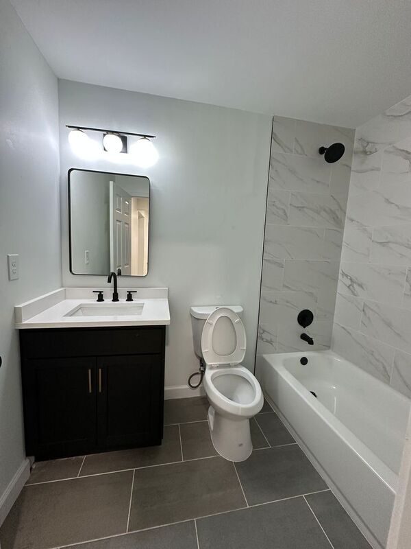 Building Photo - 3811 S Goodman Cir