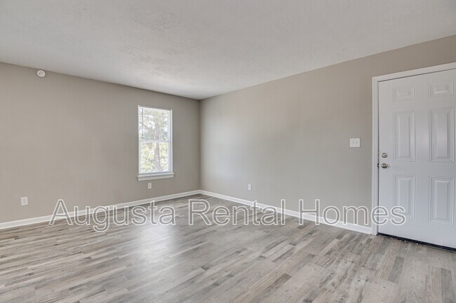 Building Photo - 150 Conifer Dr