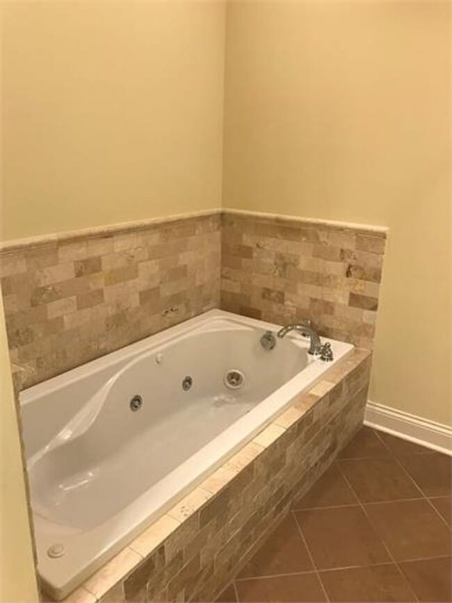 Building Photo - 7412 Madison St