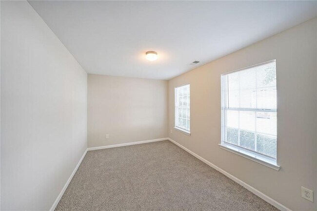 Building Photo - 703 Stonehaven Cir