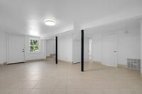 Building Photo - 2208 Escambia Dr