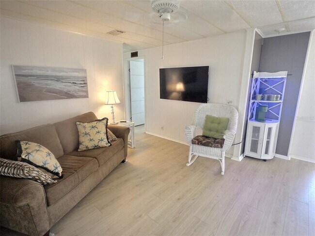 Building Photo - 46 E Palm Forest Dr