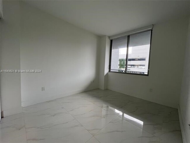 Building Photo - 16385 Biscayne Blvd