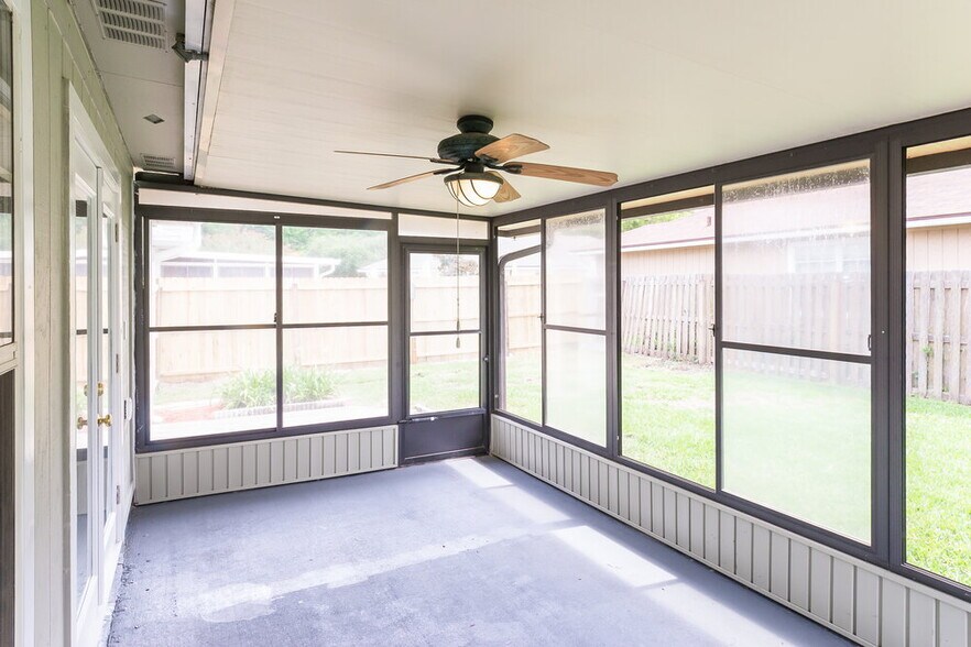 Building Photo - 10693 Eaglet Ct