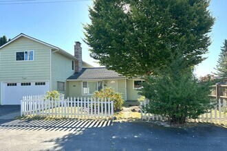 Building Photo - Bright and spacious 5bd 2 ba house in Edmo...