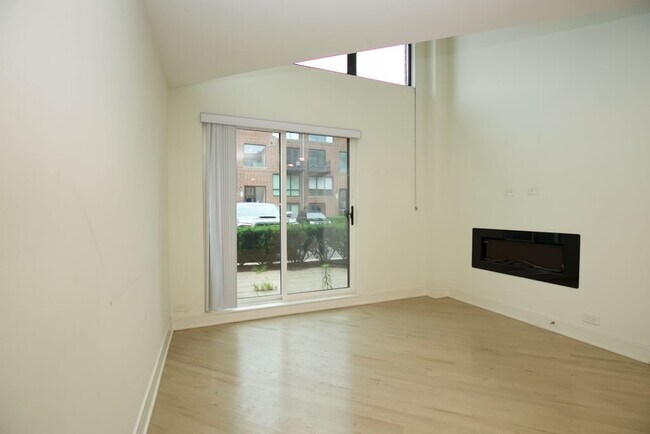 Building Photo - 949 W Grace St