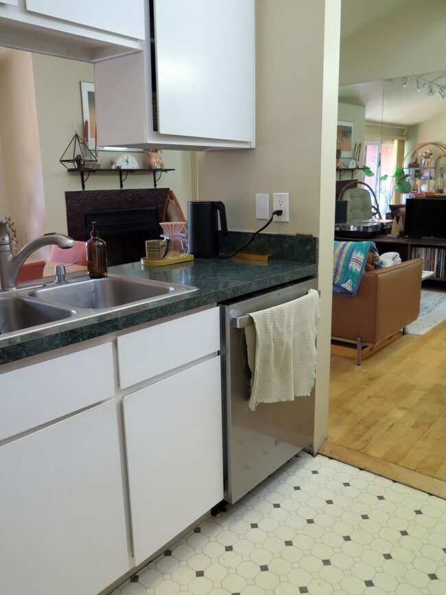 Building Photo - Two-Bedroom Condo| Parking + WiFi Included!
