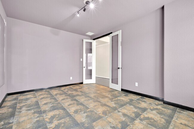 Building Photo - Spacious 5-Bedroom Beauty in Estonia –  with Community Perks!