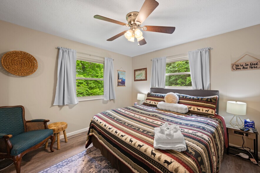 Building Photo - 930 Hideaway Hills Cir