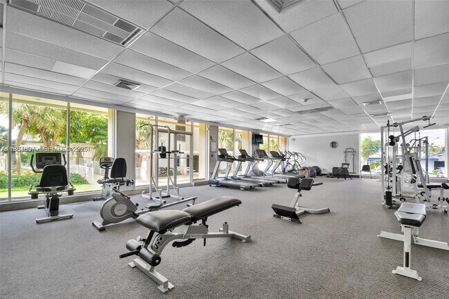 Building Photo - 300 Bayview Dr