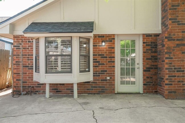 Building Photo - 8720 Raven Ave