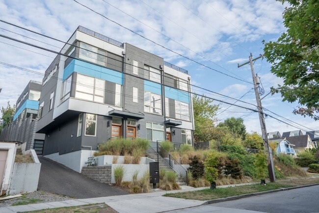 Building Photo - 3Bd/3.25Ba Seattle