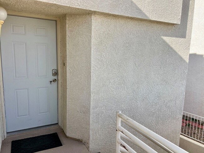 Building Photo - 2nd Level 2 Bed - 2 Bath Condo in Sonrisa Community