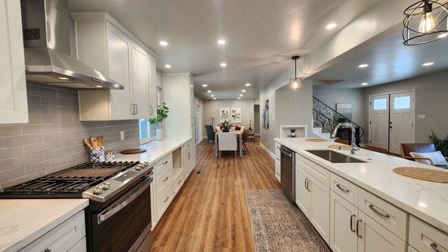 Building Photo - 7021 Wilshire Cir