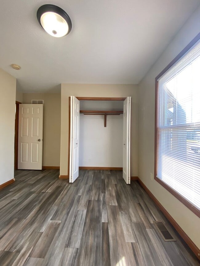 Building Photo - 3 Bedroom Home in Jimtown Schools!