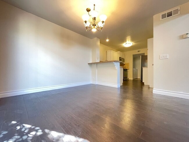Building Photo - Lovely townhome in The Pueblo Village of S...