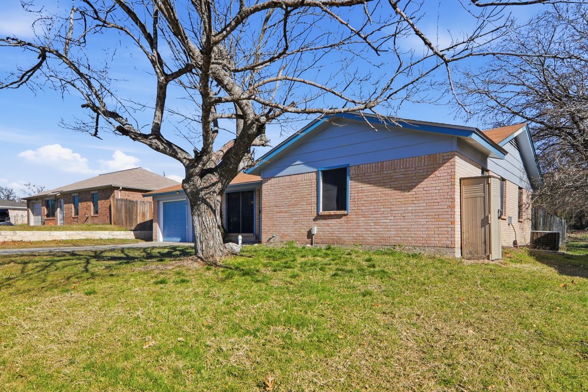 Building Photo - 1403 Little St