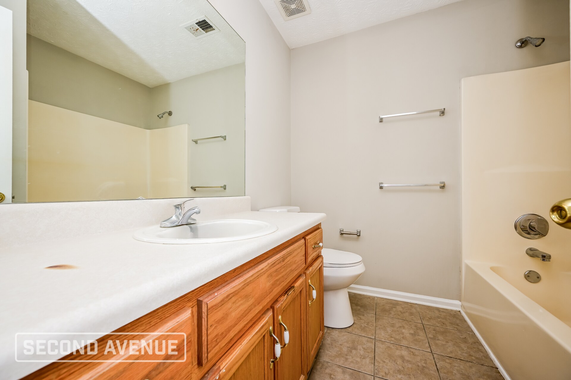 Building Photo - 75 Lark Rd