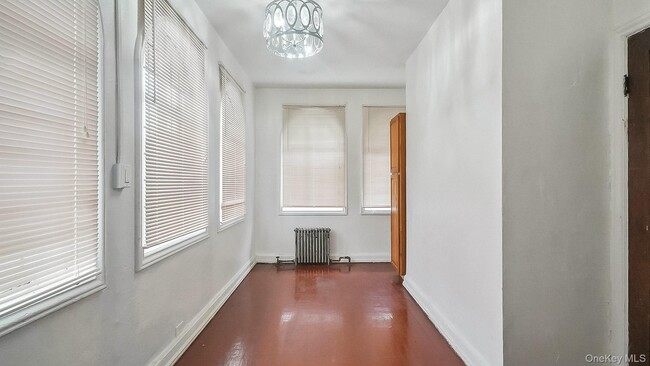 Building Photo - 252 S Tenth Ave