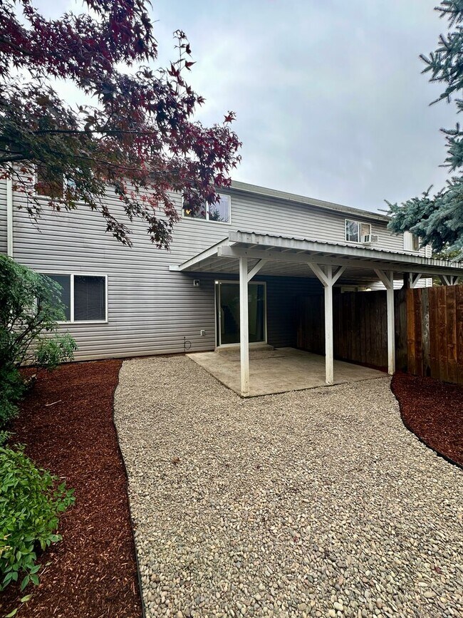 Building Photo - Large Updated Three Bedroom Duplex in Sout...