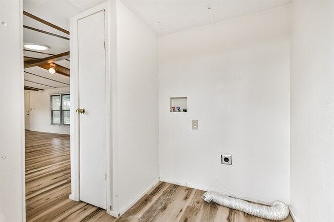 Building Photo - 1749 Max Rd