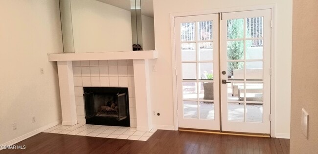 Building Photo - 3075 E Hillcrest Dr
