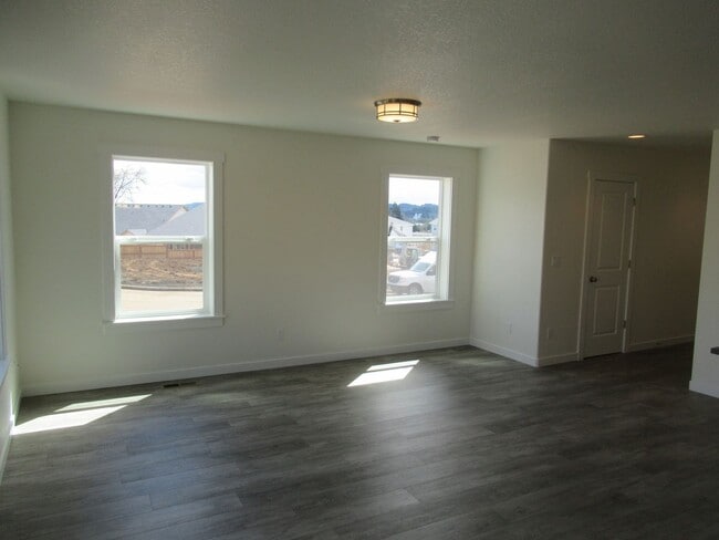 Building Photo - Brand New 3 bedroom Duplex