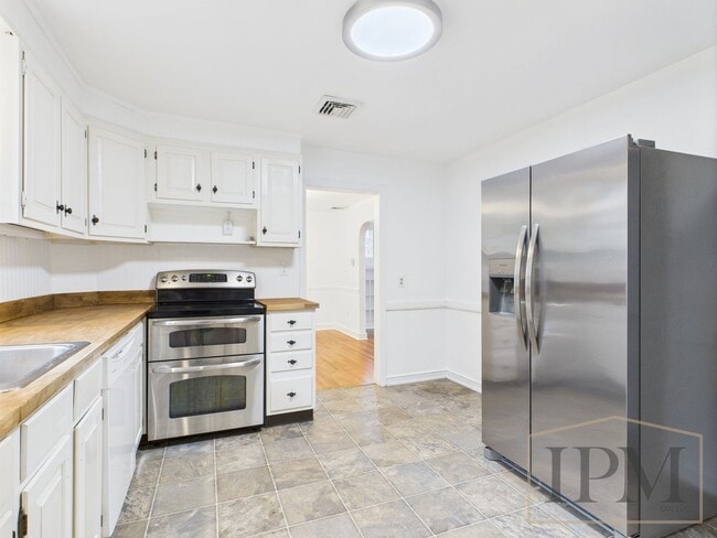Building Photo - Coming Soon- Charming 3 Bedroom, 1.5 Bath ...