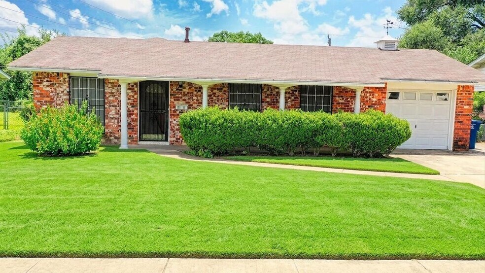 Building Photo - 4810 Wycliff Dr