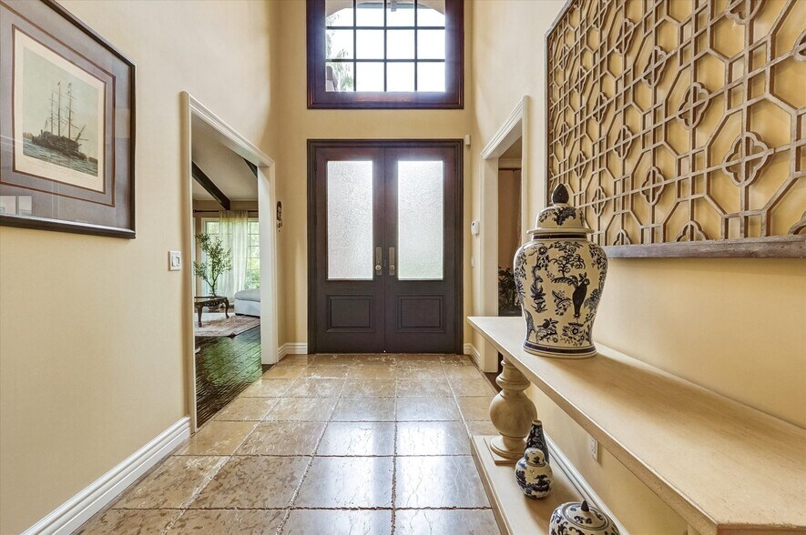 Building Photo - 4751 Topeka Dr