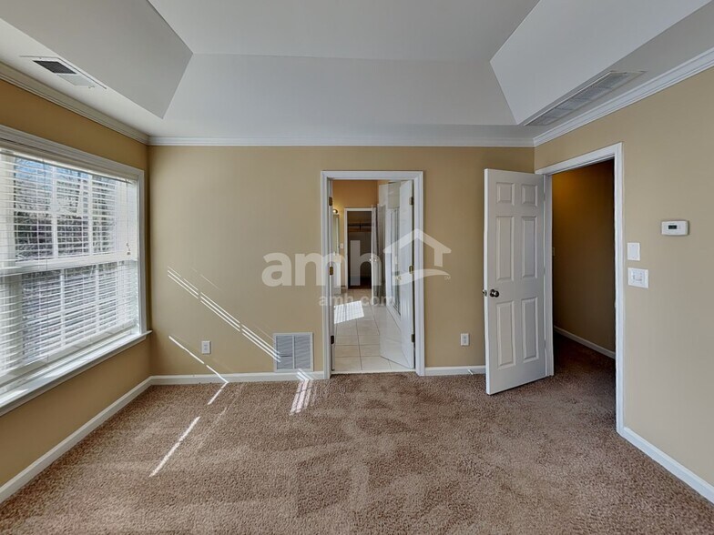 Building Photo - 6855 River Island Cir