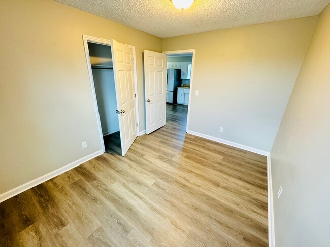 Building Photo - For Lease - 3 Bed, 1 Bath, 1150sqft Single...