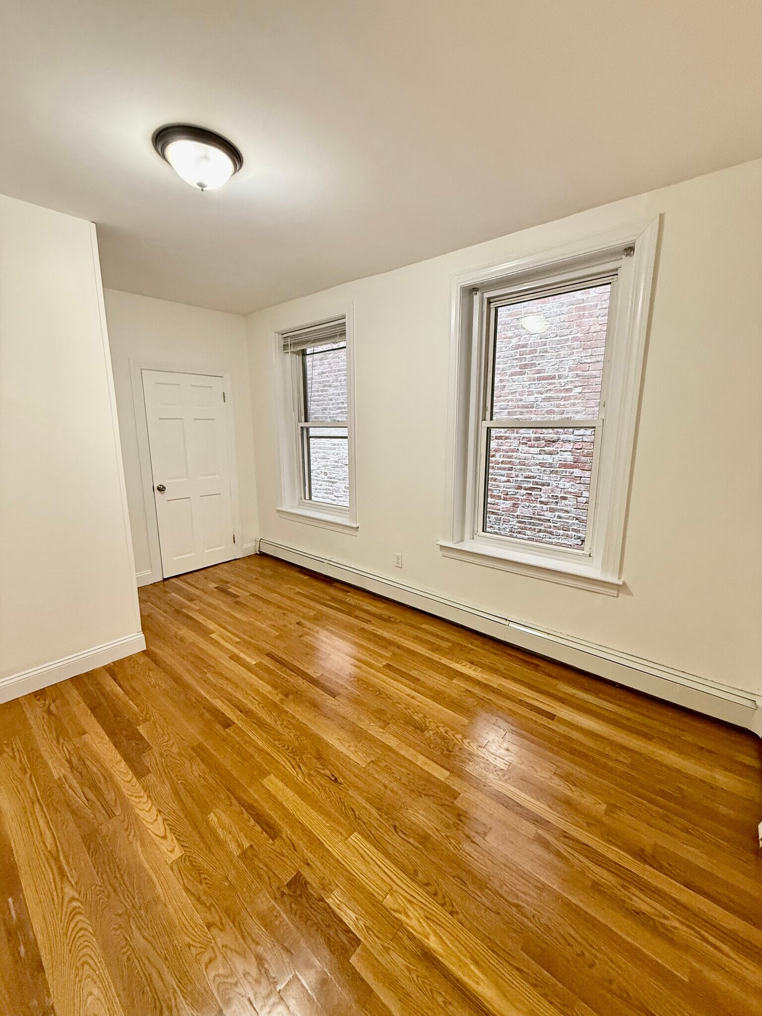 Building Photo - 342 Meridian St