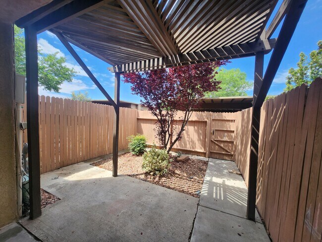 Building Photo - 6041 Sequoia Rd NW