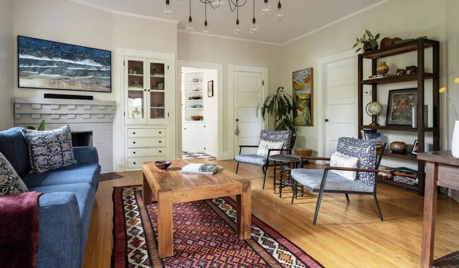 Building Photo - 1608 Bath St