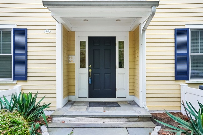 Primary Photo - 6 Silvermine Ave
