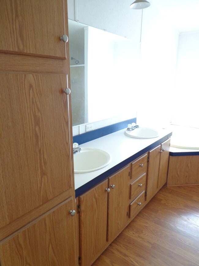 Building Photo - 3 Bedroom 2 Bath On Large Corner Lot *Cordes Lakes*