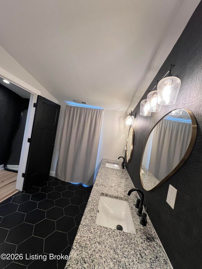 Building Photo - 1110 Logan St