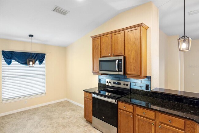 Building Photo - 1556 Scarlett Ave
