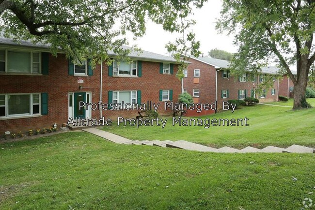 Building Photo - 1921 Cambridge Dr