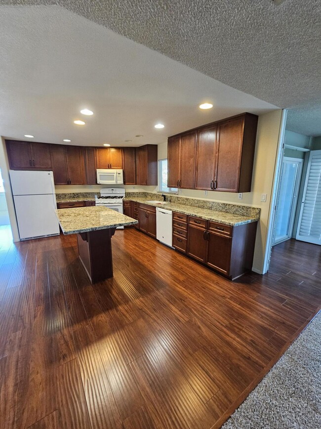 Building Photo - 73892 Line Canyon Ln