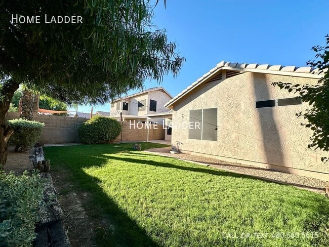 Building Photo - 363 W Bruce Ave