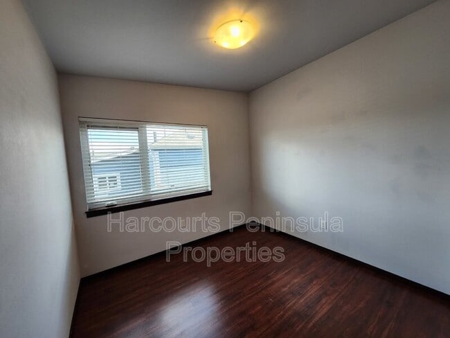 Building Photo - 1224 5th St