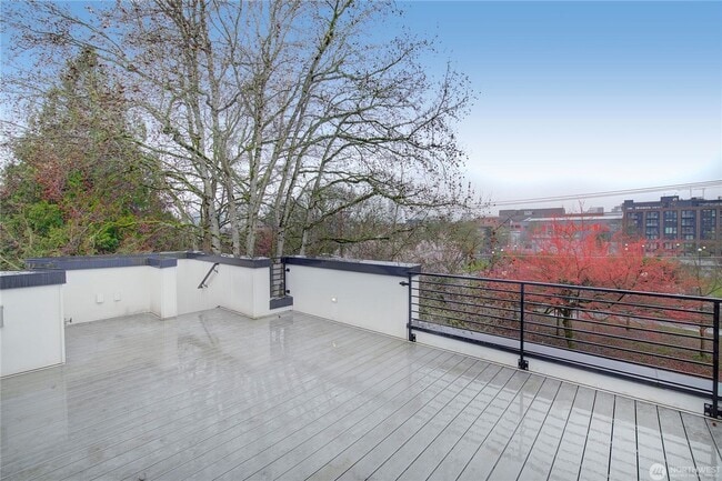 Building Photo - 2Bd/1.75Ba Seattle Townhouse