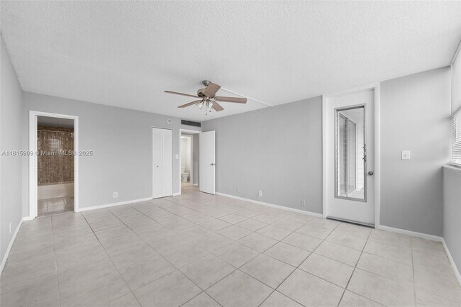 Building Photo - 100 Golden Isles Dr