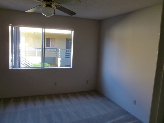 Building Photo - 7425 Charmant Dr